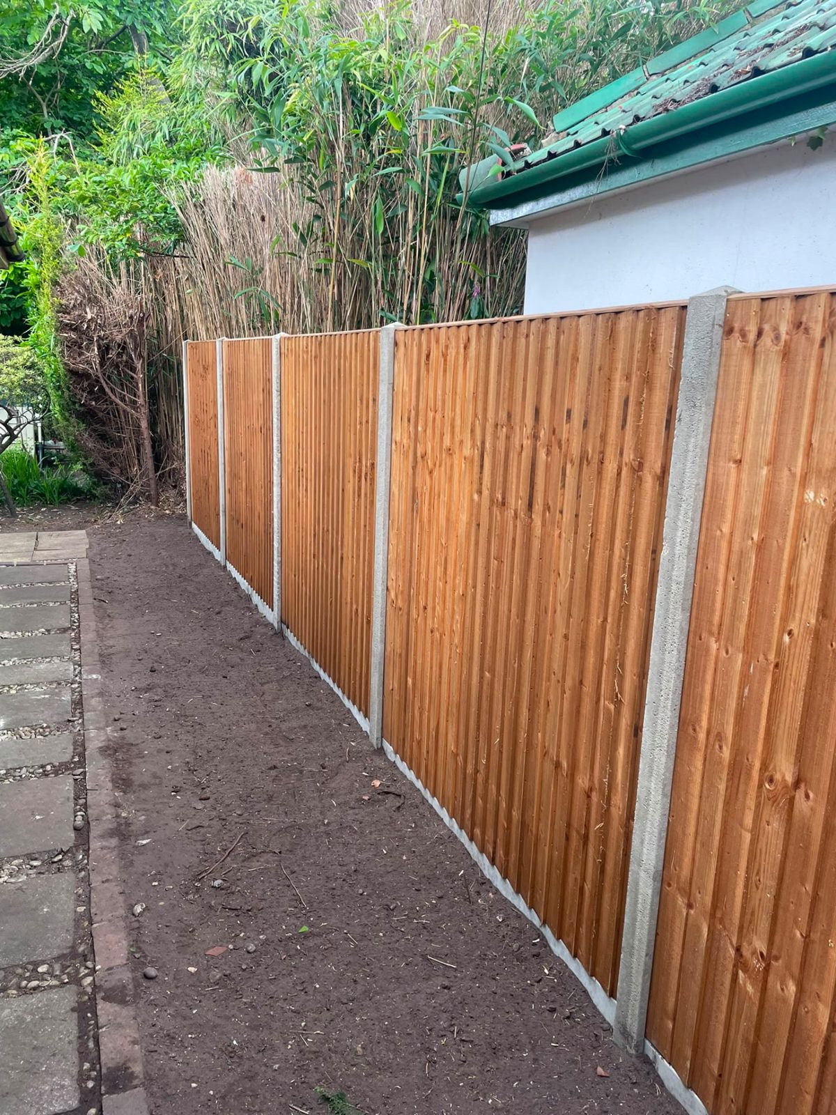 Feather edge garden fencing in Surrey by ARC Fencing and Paving